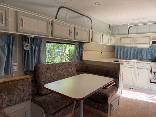 Regal Deluxe Tourer Pop Top Caravan - Picture 10 of 18