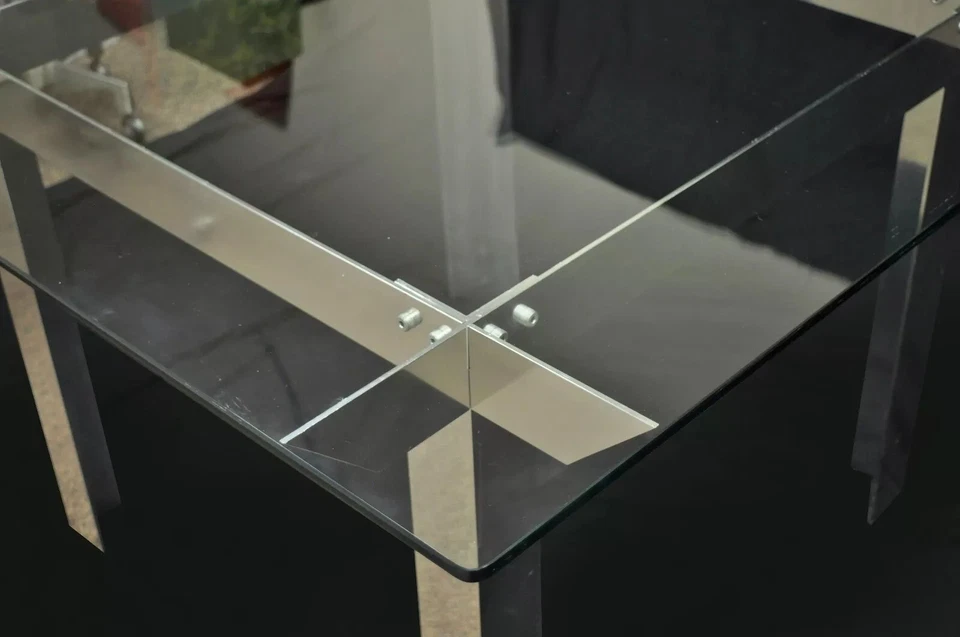 Mesa de comedor cuadrada de vidrio de metal aluminio "cuchillo Ginsu" moderna de mediados de siglo Foto 3 de 4