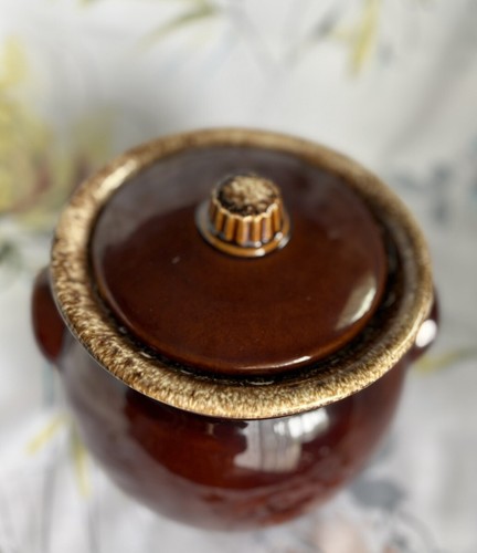 Vintage Hull Pottery Brown Drip Bean Pot Crock 6 Inches With Lid Oven Proof USA - Picture 2 of 5