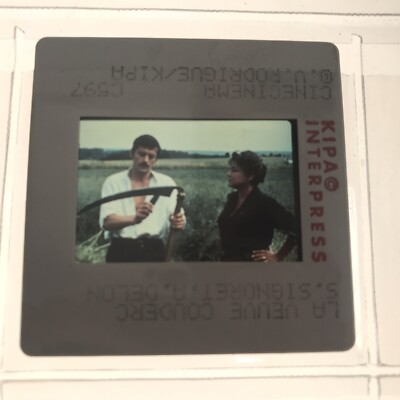 LA VEUVE COUDERC - SIMONE SIGNORET ALAIN DELON - PRESS SLIDE