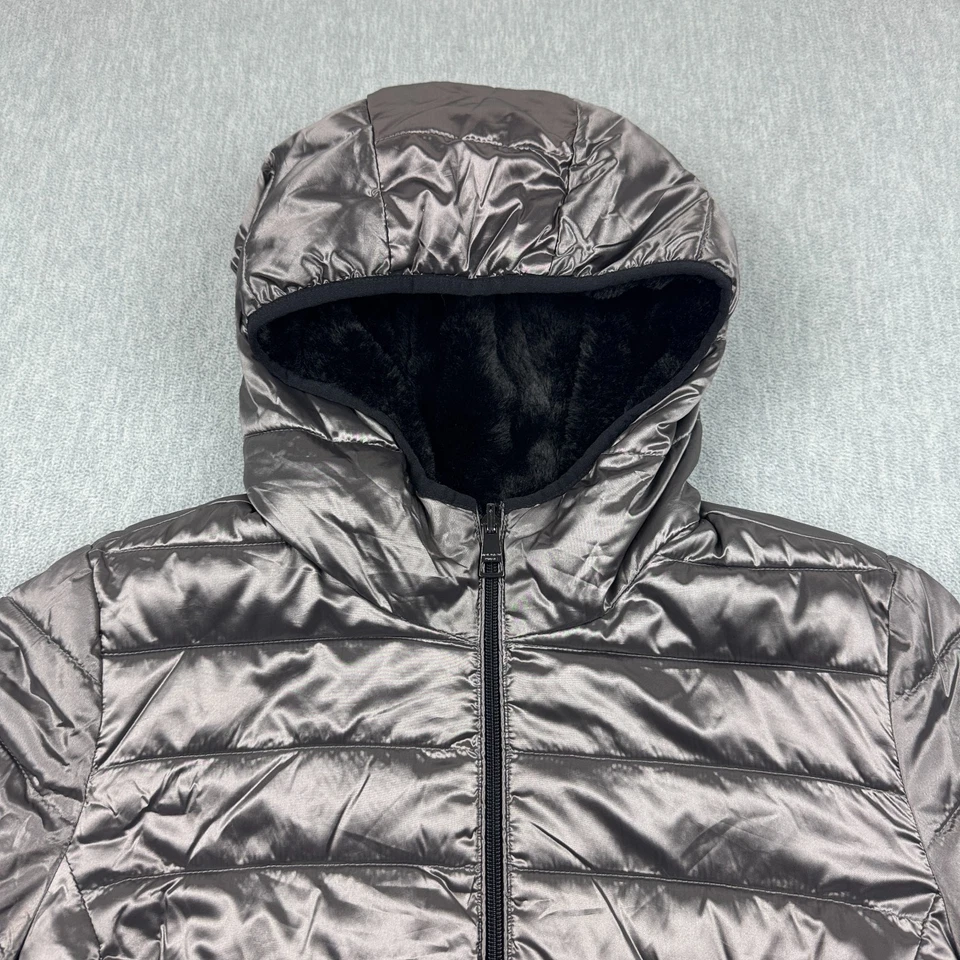 Chaqueta Andrew Marc Puffer Mujer Pequeña Plateada Negra Puffer Reversible Piel Sintética Foto 3 de 4