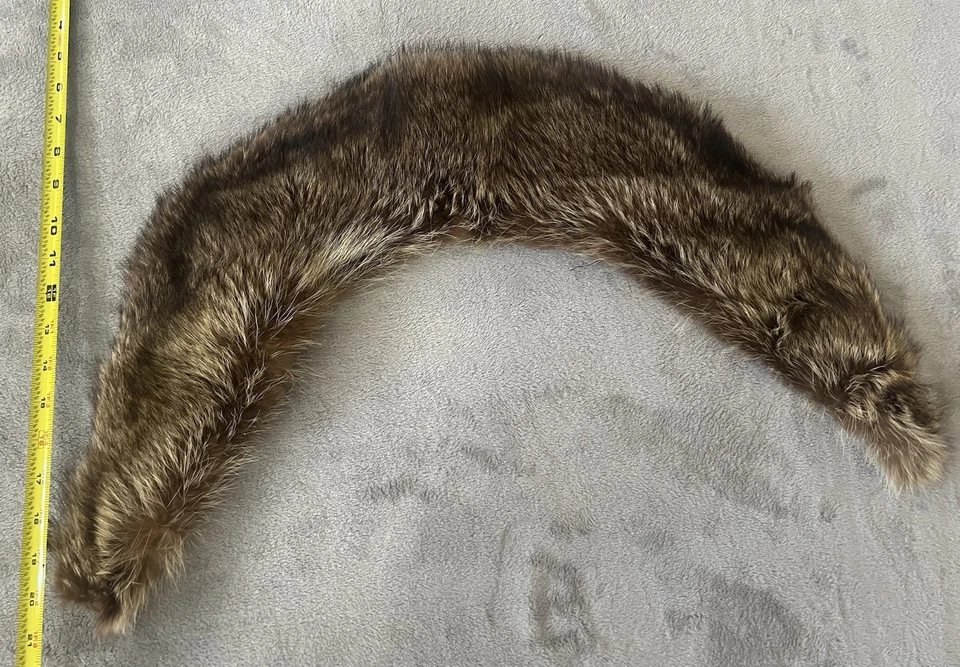 Cuello de piel sintética capucha ribete marrón claro estilo mapache con forro acolchado  Foto 4 de 4