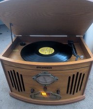 Sylvania 4 in 1 Turntable Radio CD Player Wood Cabinet SRCD817