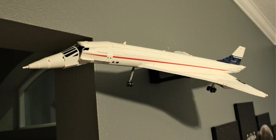 Ultimate Display Solutions wall mount display for Lego 10318 Concorde in flight - Image 4 of 4