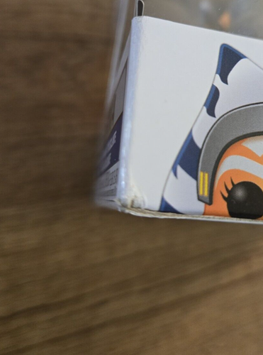 Funko Pop! Vinilo: Star Wars - Ahsoka #409 LIGERO DAÑO VER FOTOS - Imagen 3 de 10