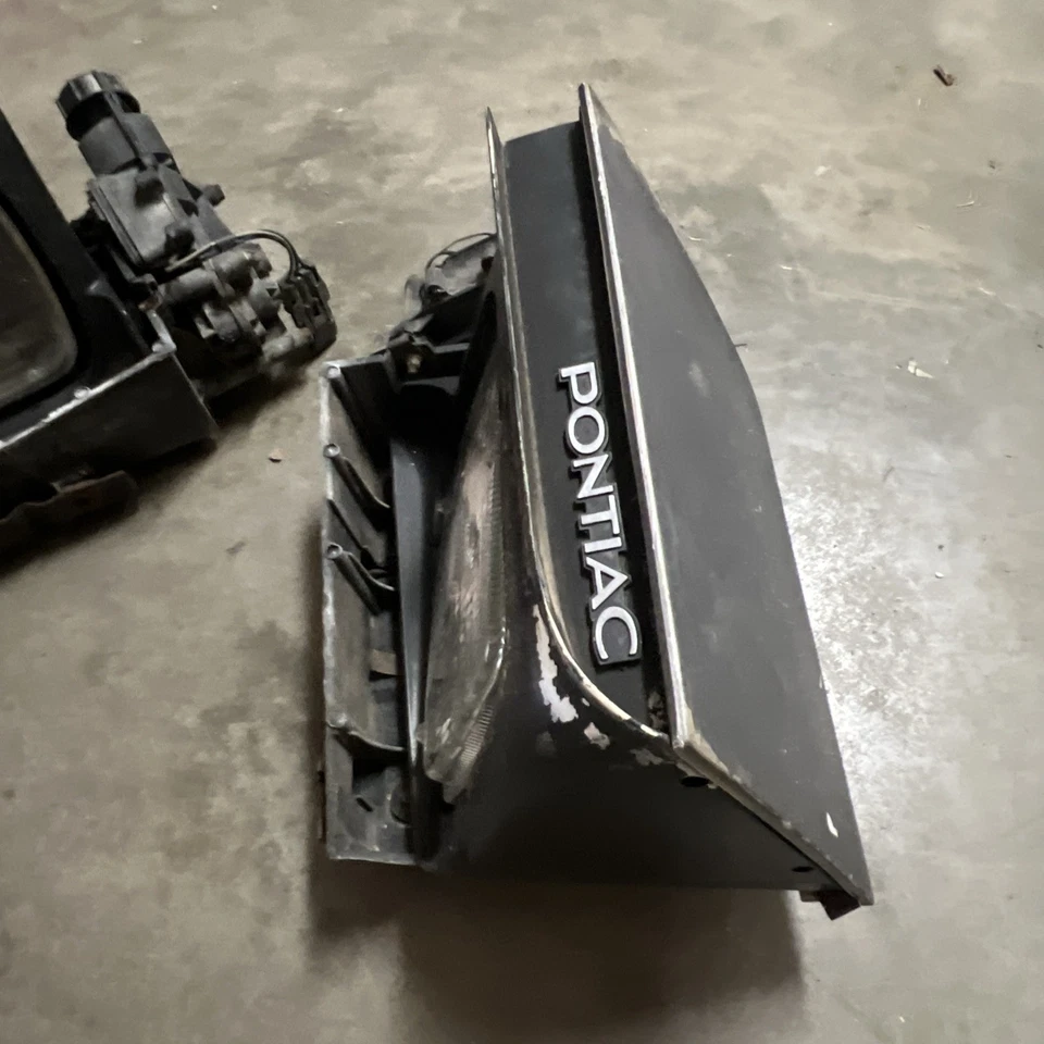 1982-1985 PONTIAC FIREBIRD TRANS AM GTA POWER POPUP HEADLIGHT Passenger & Driver - Image 4 of 4