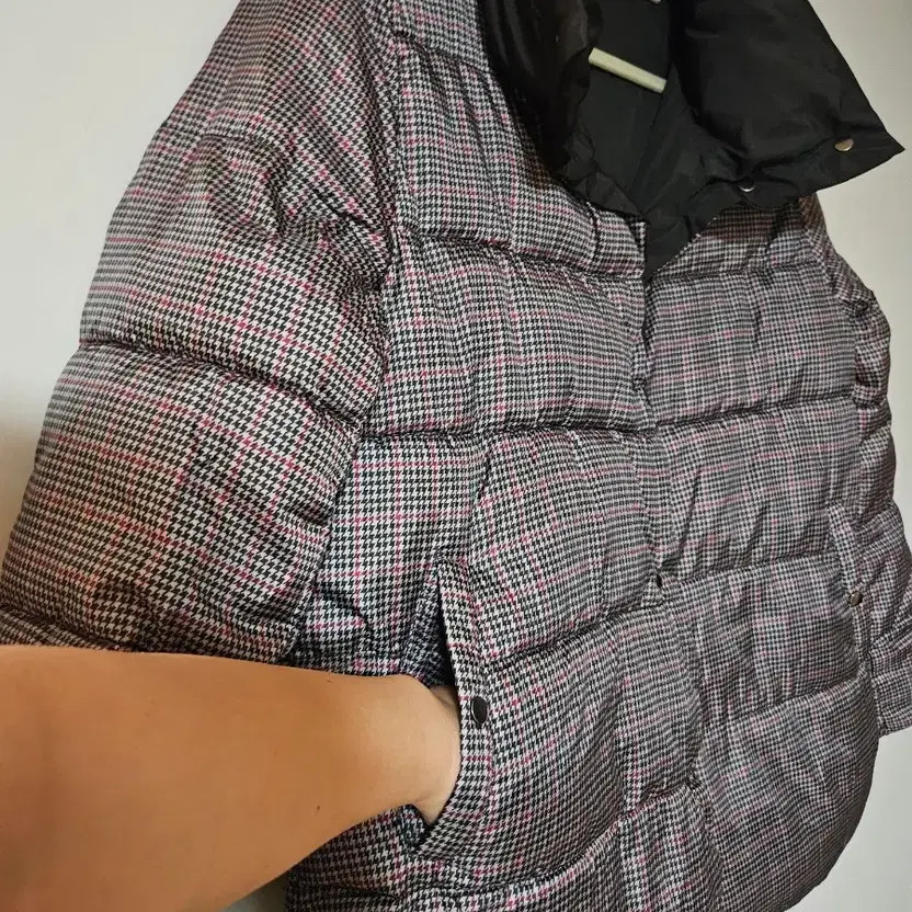 Unworn Checked Pattern Padded Jacket - image 10
