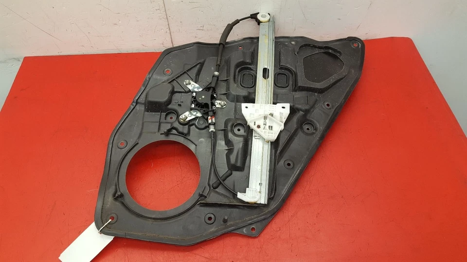 REGULADOR VENTANA MAZDA 2 DE MANUAL LADO PASAJERO TRASERO IZQUIERDO LADO CERCANO 2013 Foto 4 de 4