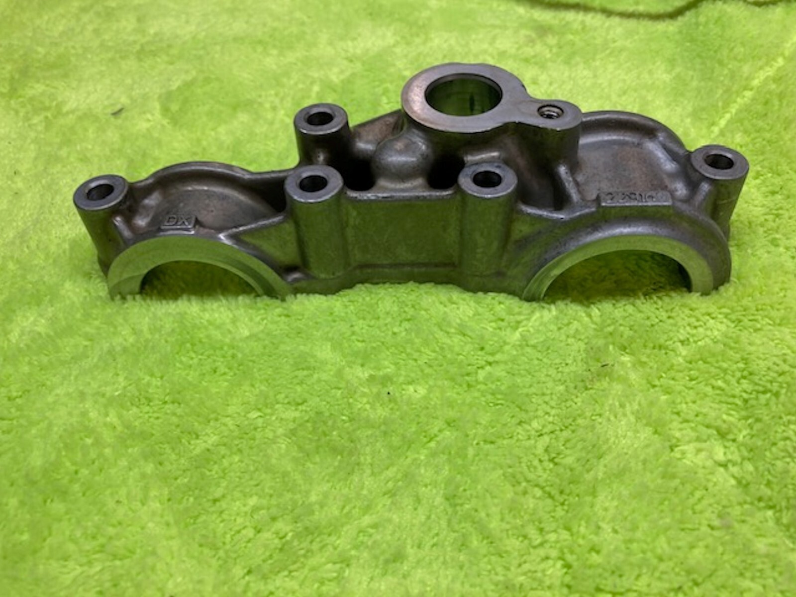 Maserati 4.2 Camshaft Variator Cap Oil Control Camshaft Saddle 229169 Bank 1