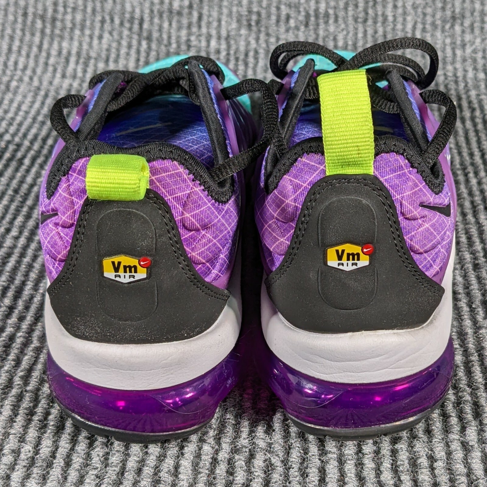 nike air vapormax plus hyper violet