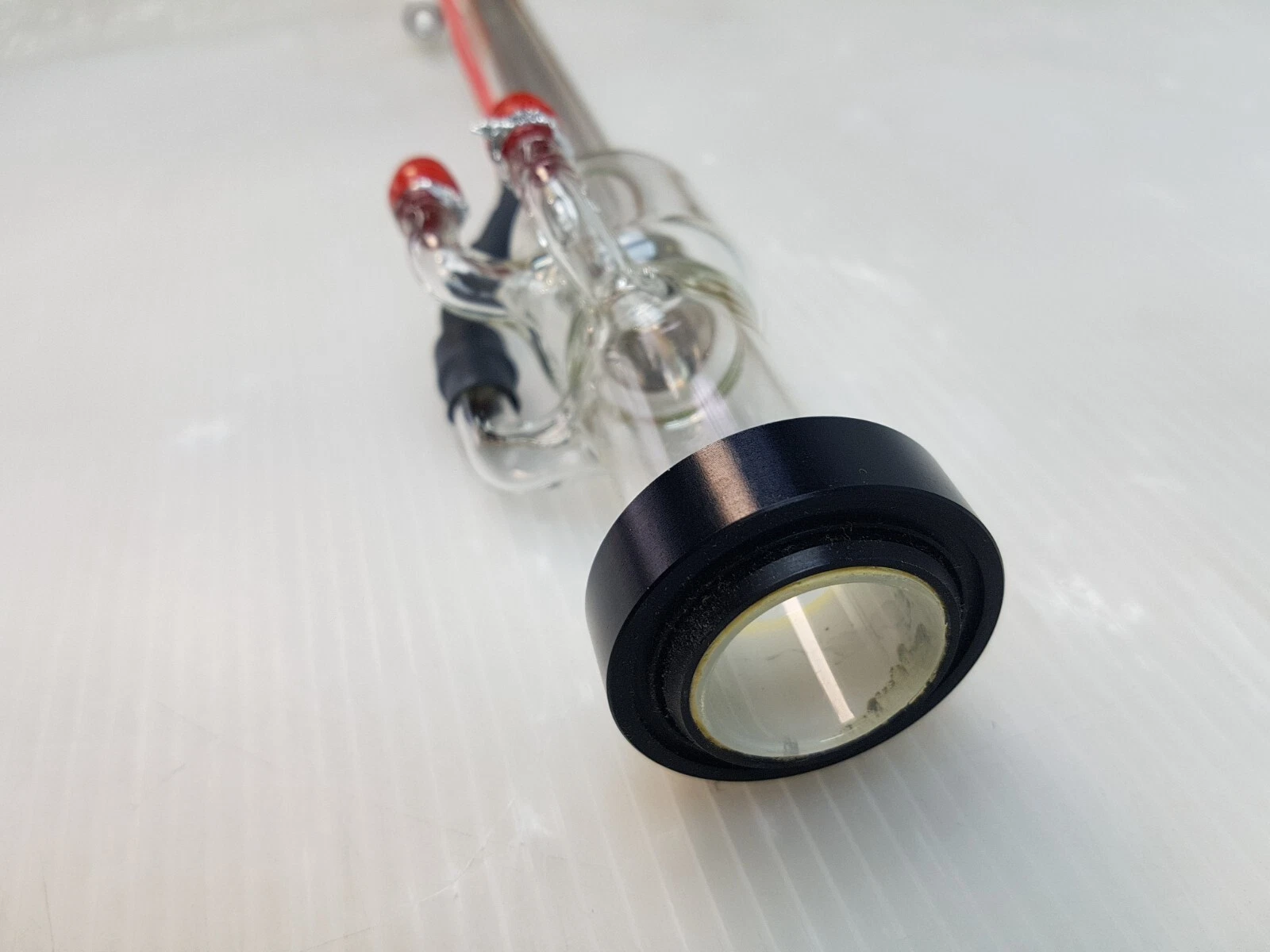 Angled view of the tube end mount and side arms