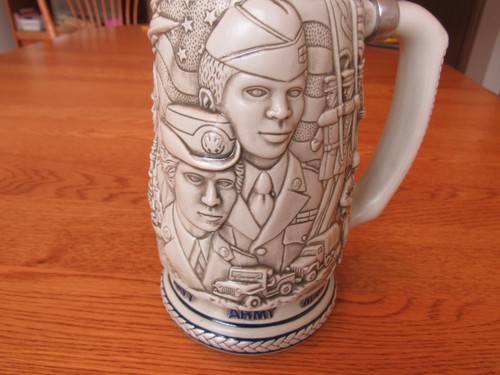 Avon Tribute To The American Armed Forces Stein - 1990 - Bild 8 von 12