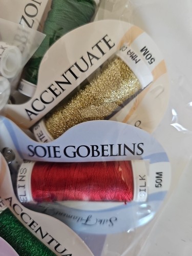 Access Commodities AN AMERICAN CHRISTMAS Thread Palette 14 Spools & Stone Beads - Picture 5 of 8
