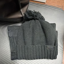 DKNY Black Solid Beanie Hat w/ Pom-Pom, Unise...