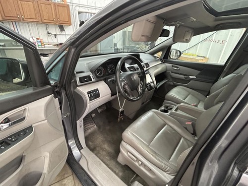 2014 Honda Odyssey Glove Box - Picture 11 of 14