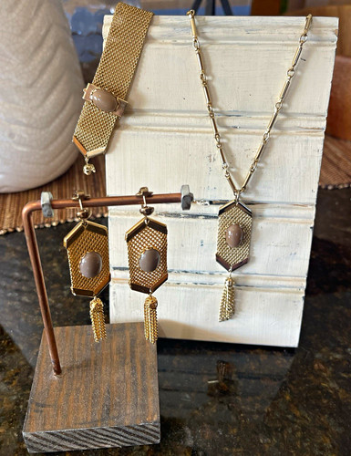 Celebrity Jewelry Set ~ Necklace, Bracelet & Earrings