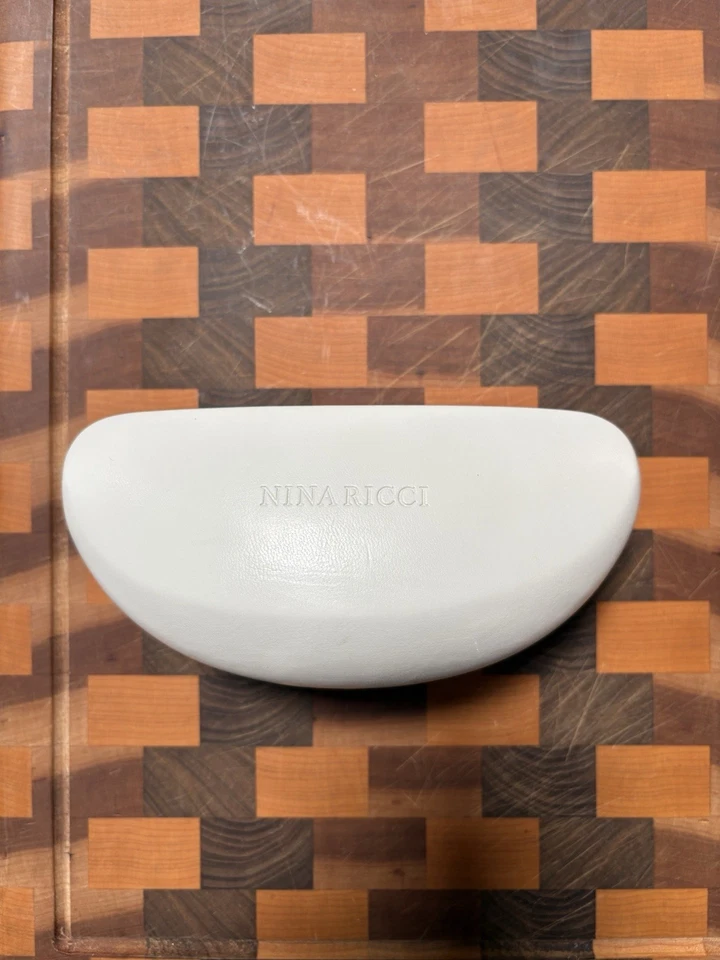 Gafas de sol negras Nina Ricci NR3203F con estuche blanco original Nina Ricci Foto 4 de 4