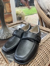 Softlites Ladies Shoes , Size 5 , Hook And Loop .new With Defect