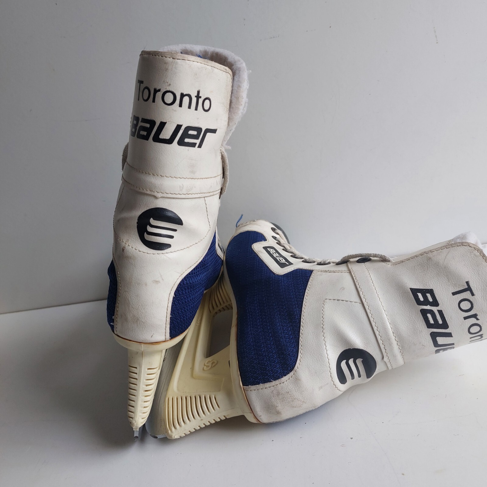 Vintage Toronto Bauer Blue & White Lace Up Ice Skates eBay