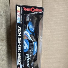 Team Caliber 1:24 Mark Martin 6 Pfizer 2004 Pit Stop NASCAR Chevrolet
