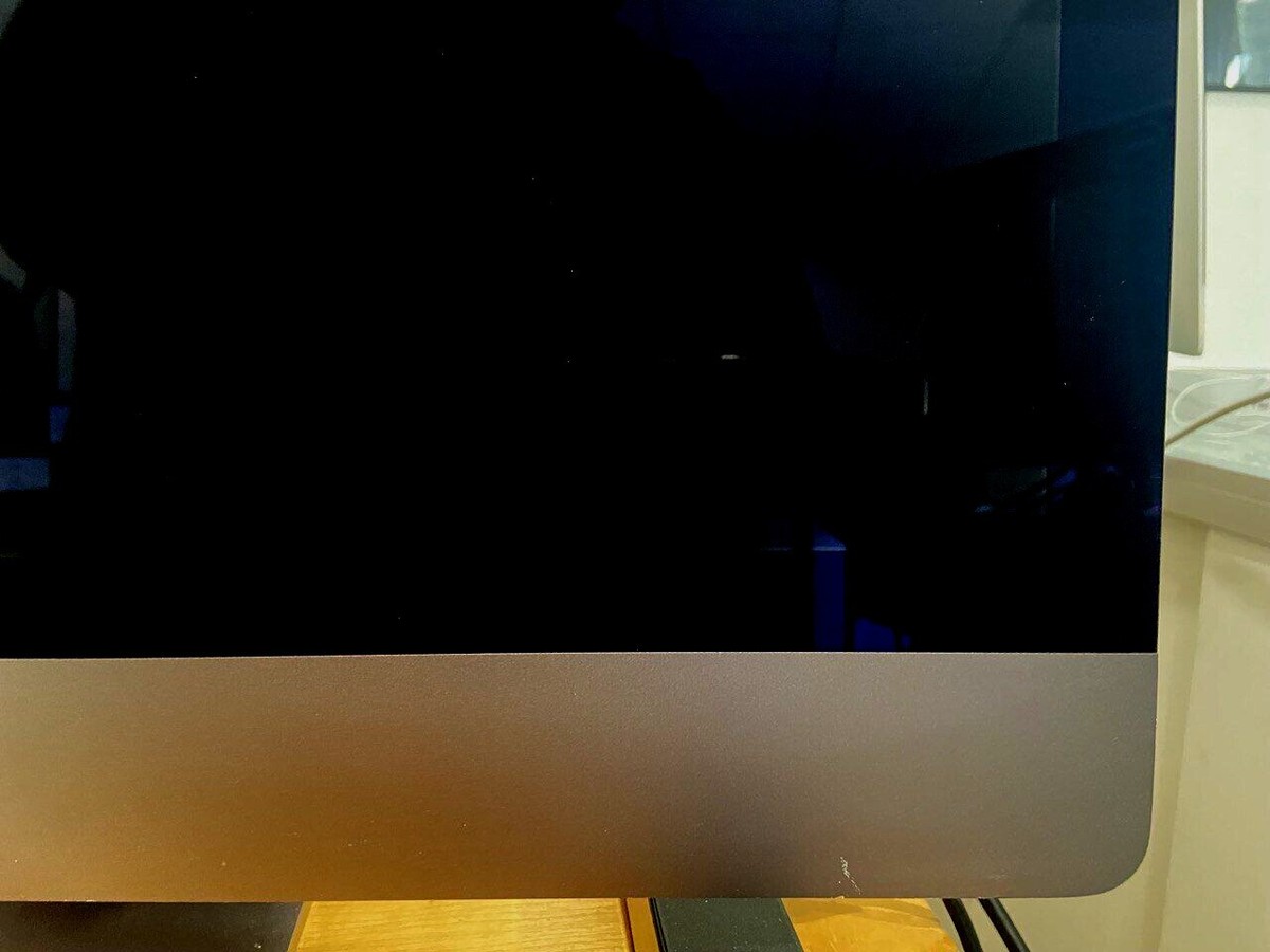 Apple iMac Pro 27 Inch 3.2 GHz 8-Core Xeon 1TB SSD 32GB RAM