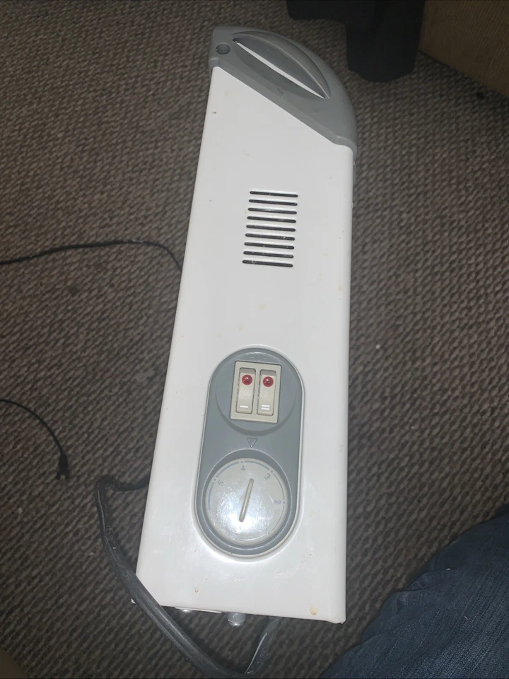 Delonghi Safe Heat 120V 60 Hz 1500W EW6507L Calentador de Espacio Eléctrico Lleno de Aceite Foto 4 de 4