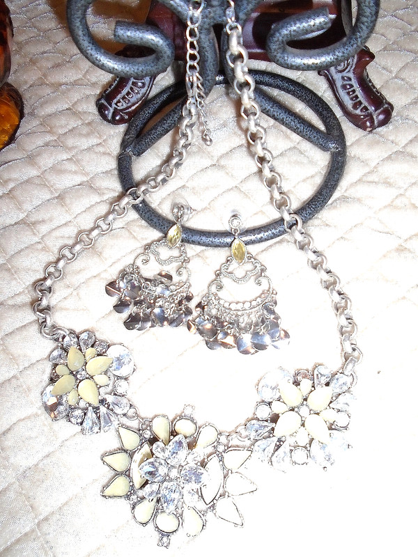 VTG ELEGANT SHIMMER YELLOW-CLEAR RHINESTONE FLOWER LINK NECKLACE/EARRINGS SET