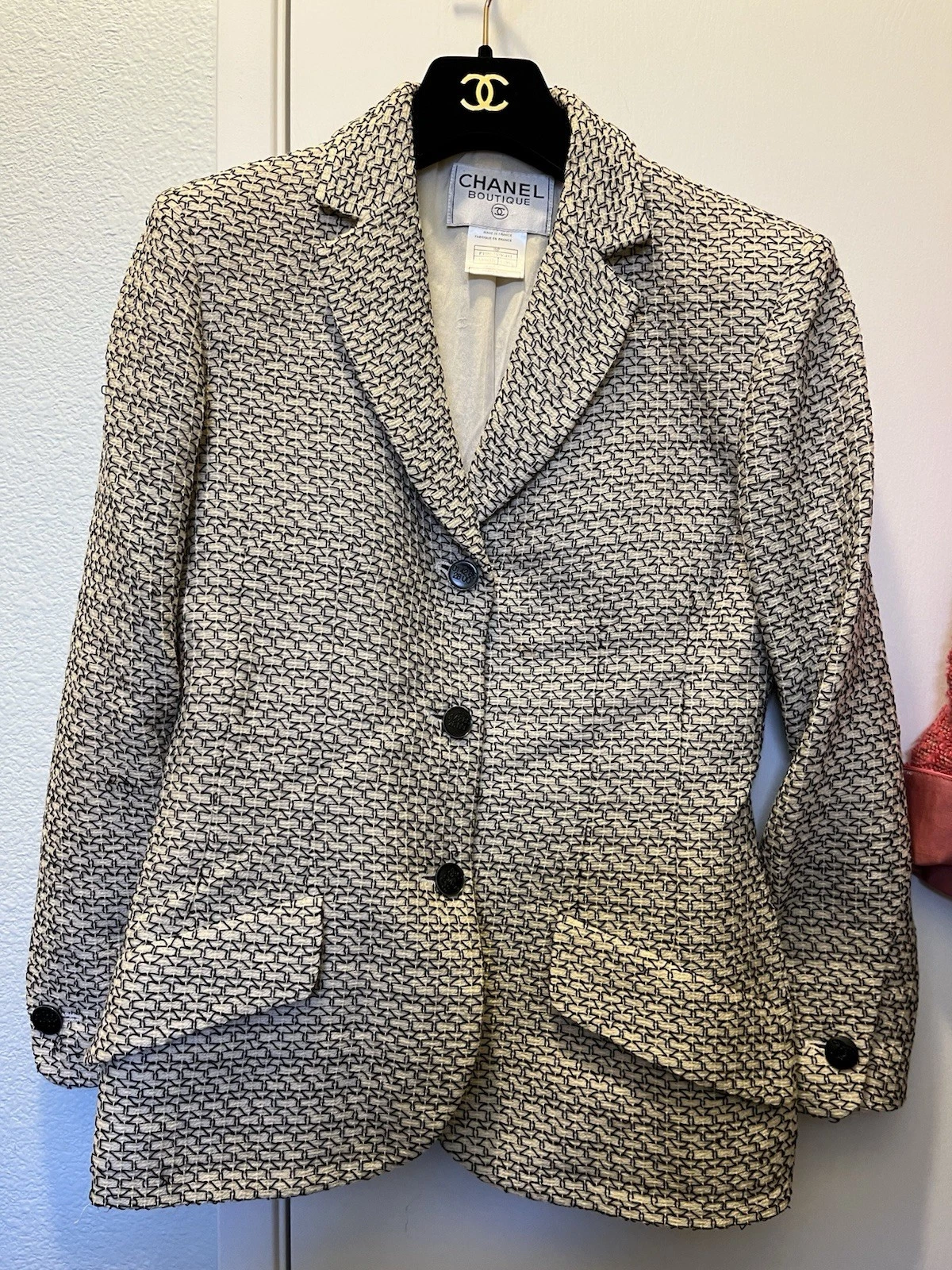 GIACCA CLASSICA CHANEL RUNWAY 5 CC BOTTONE~CC~FODERATA IN SETA SPLENDIDA SOVRAPPOSIZIONE PIZZO NERO