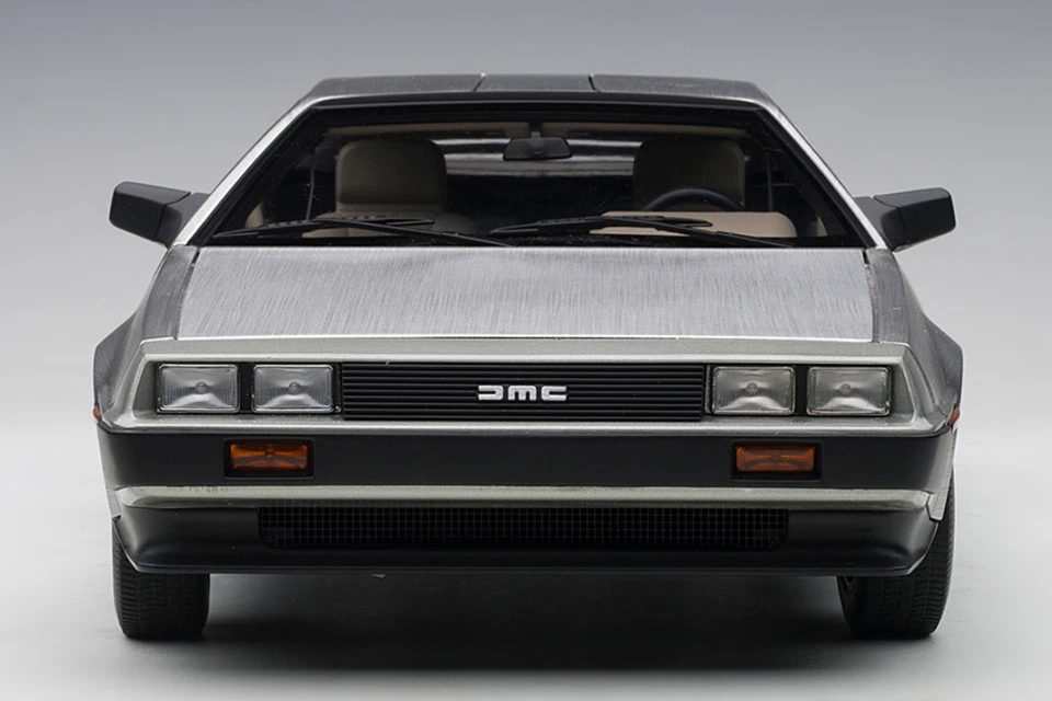 DELOREAN DMC-12 ACABADO SATINADO 1:18 por AUTOART 79916 VERSIÓN MATERIAL METÁLICO RARO Foto 2 de 4