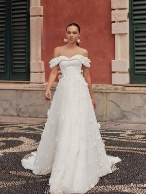 Elegant Off-Shoulder Petal-Overlay Wedding Dress Romantic 3D-Flower Bridal Gown