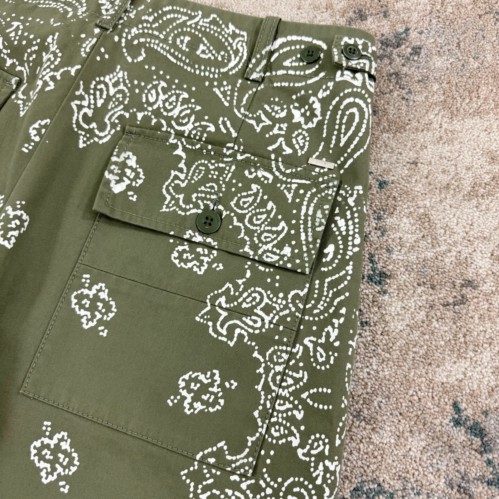 Pantaloni dritti stampa Amiri Bandana in verde prezzo disponibile £895 * esauriti in tutto il mondo *