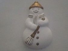 Schneemann&nbsp; gegossen/bemalt als Zimmer/Fensterdeko mit Hut, Schal und Besen