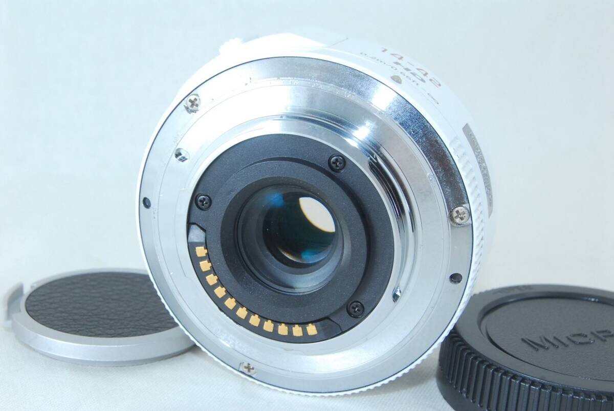 LUMIX G VARIO PZ14-42mm 希少ホワイト 被写体の持つ質感を最大限に引き出す描写性能を追究したマイクロ