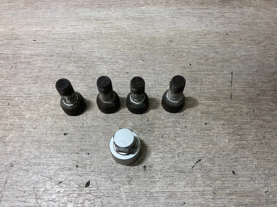 CONJUNTO DE PORCAS DE RODA DE BLOQUEIO AUDI A4 2008 COM CHAVE - Imagem 2 de 2