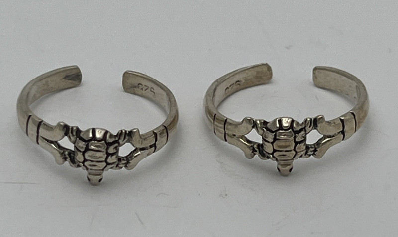 PAIR OF STERLING SILVER 925 ADJUSTABLE TURTLE TOE RINGS