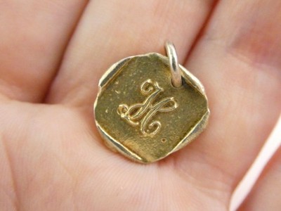 Wachsende poetische goldene Sterlingsilber Buchstabe H Initiale Charm Anhänger 1,9 g 18 mm
