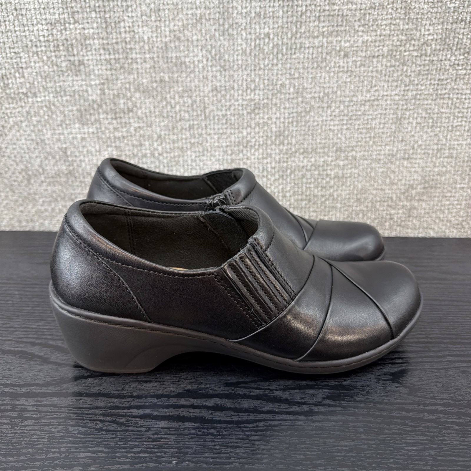 Clarks Women’s Size 7 Clog Shoes Black Ultimate Comfort Leather Slip On Zipper