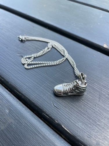 NEW NIKE AIR JORDAN SNEAKER SILVER NECKLACE PENDANT 20" STAINLESS STEEL ADJUSTAB - Picture 4 of 9