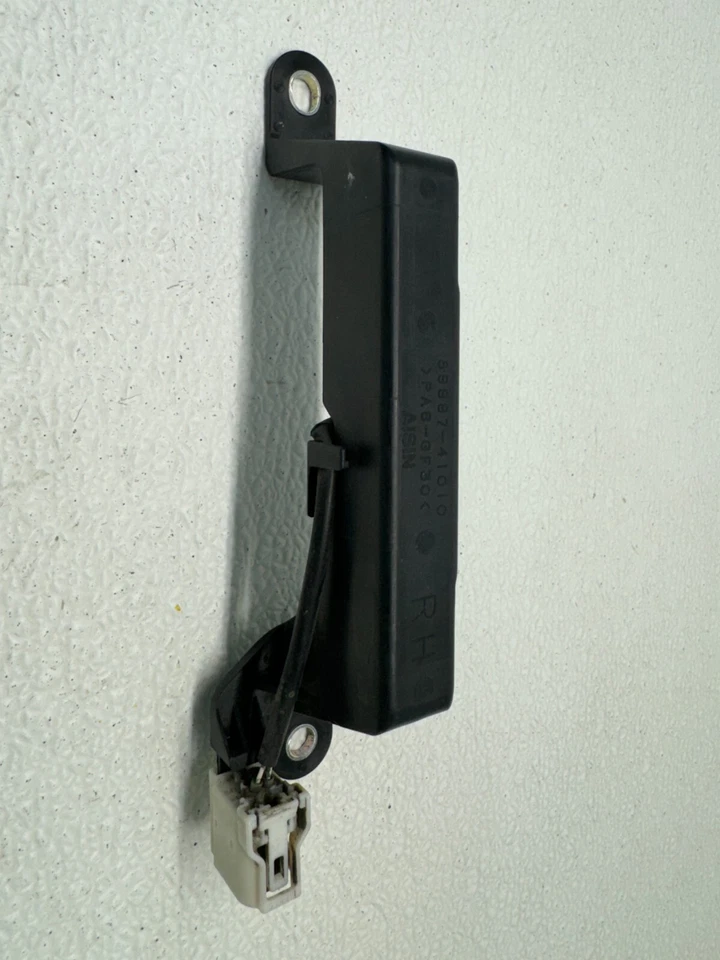 LEXUS IS250 IS350 Avalon Camry 8999741010 ANTENNA KEYLESS ENTRY SENSOR REAR - Image 3 of 4