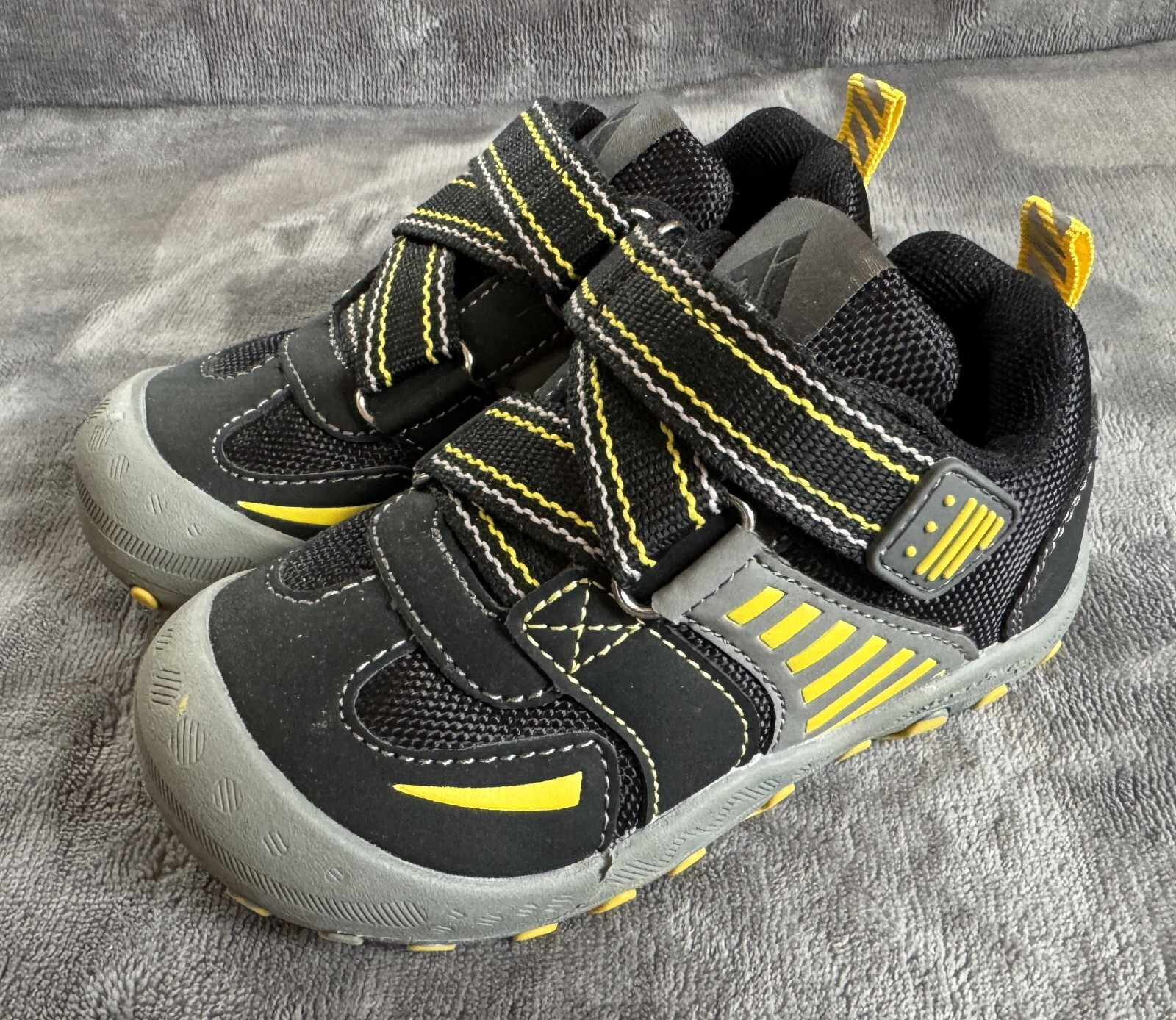 SAOLA Scarpe da trekking Mishansha Little Boys nere gialle sneakers alla caviglia taglia EU 25 US 8 5