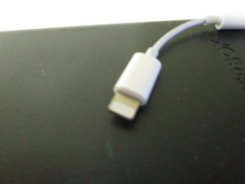 Adaptador de conector para auriculares genuino Apple Lightning a 3,5 mm iPhone 13 12 11 - Suelto Foto 4 de 4