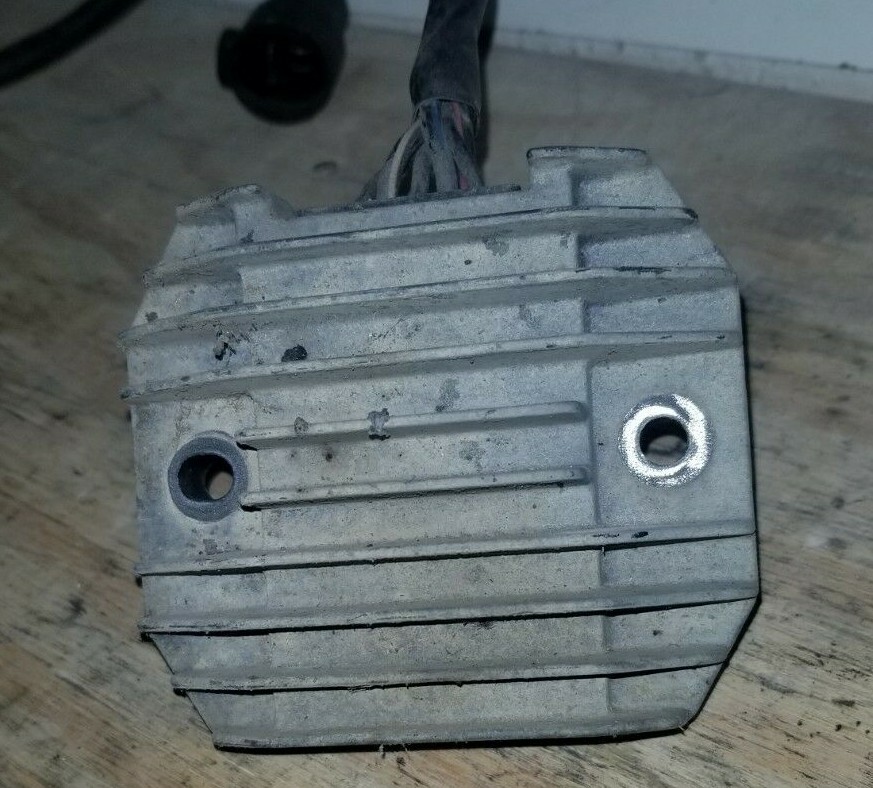 2005-2008 KAWASAKI ZZR600 (00-02 ZX6R) VOLTAGE RECTIFIER REGULATOR