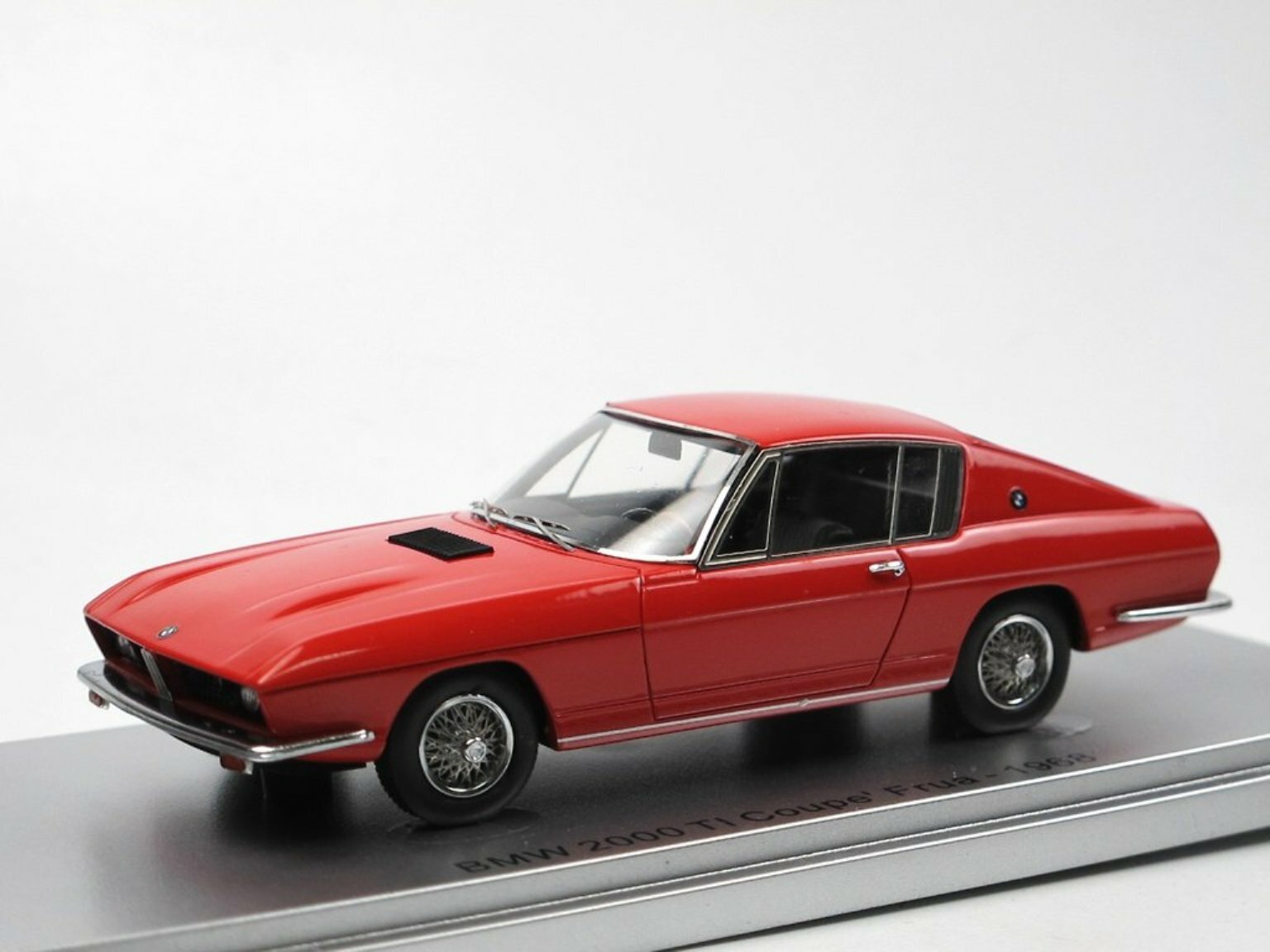 BMW 2000 TI Frua 1968 miniature Kess rouge 1:43 edition limitee