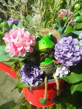 Gießkanne Rot Gesteck