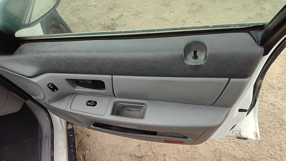 2005 Mercury Sable passageiro painel de acabamento da porta dianteira direita com interruptores cinza - Imagem 3 de 4