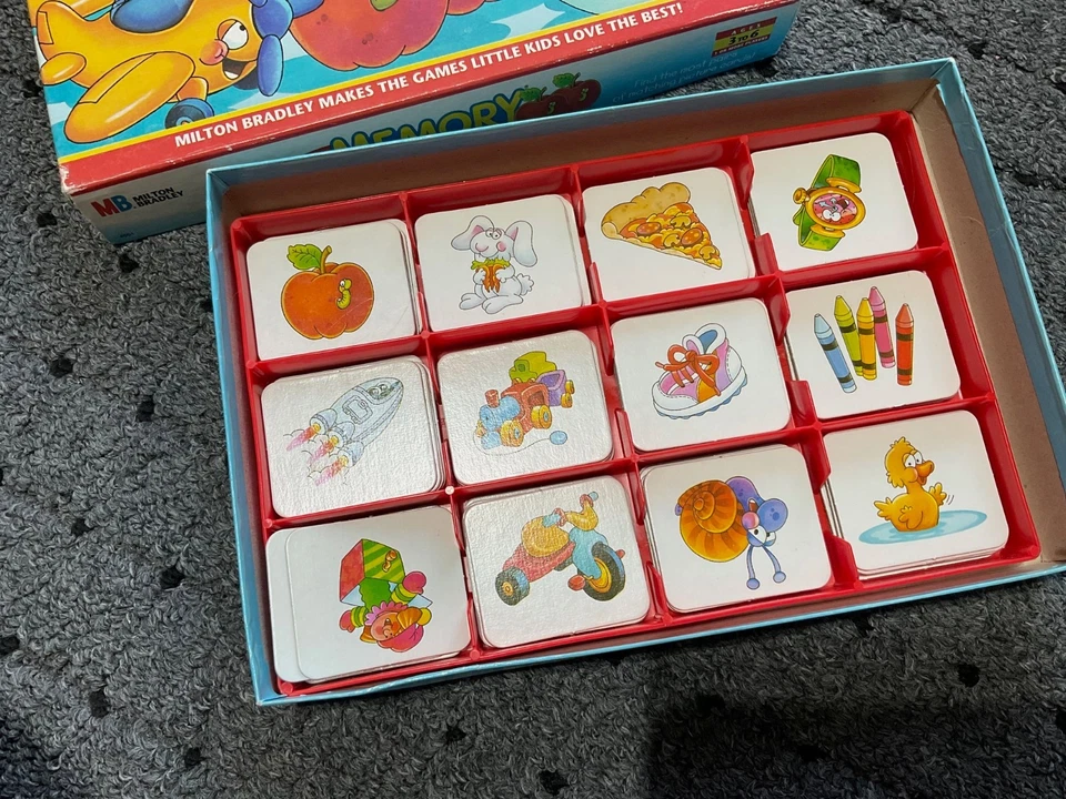 original Memory game Milton Bradley . complete . #4664 . ©1996 . excellent - Image 3 of 4
