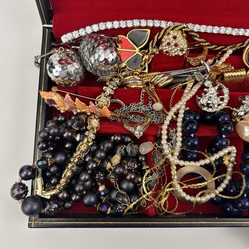 1lb Vintage & Mod Costume Jewelry Lot 35 Pieces Wearable Gold Tone Beaded - Picture 3 of 5