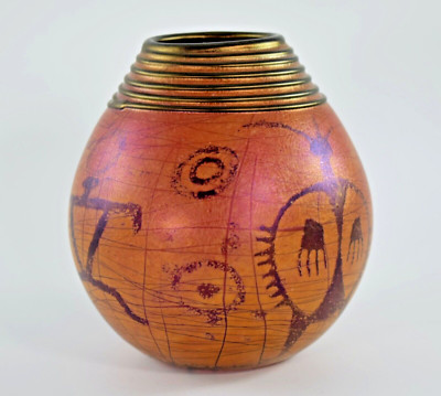 RICHARD SATAVA PETROGLYPHE GOLDBRAUN KORBVASE 15cm