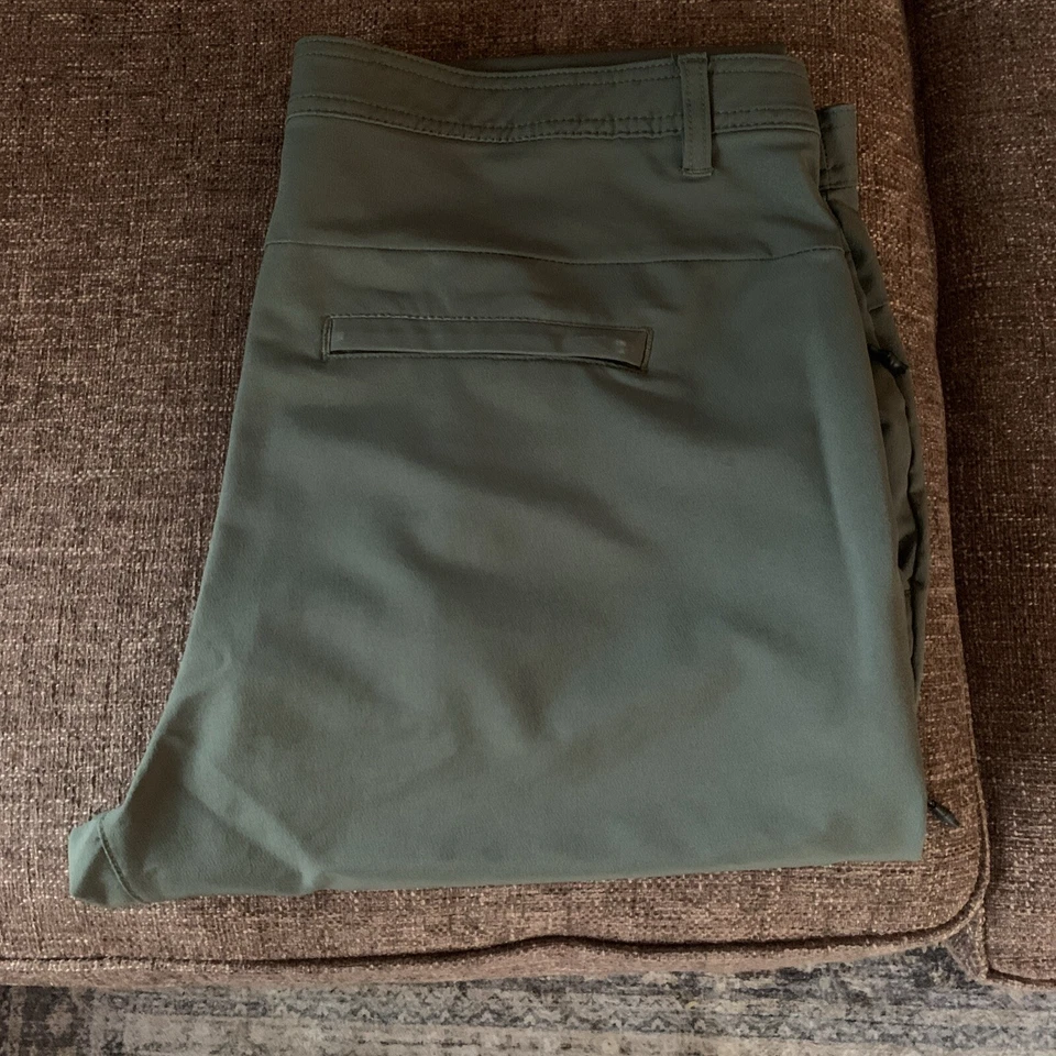 Pantalones chinos Russell Athletic Tech verdes exteriores bolsillos con cremallera para hombre talla L activos Foto 2 de 4