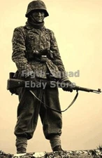 WW2 Picture Photo Deutsche German Soldier 5923